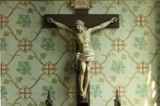Krzyż w kościele św. Karola Boromeusza